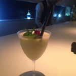BAR PARTAGE - パイナップルのカクテル
      