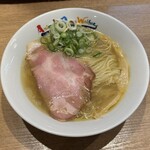 塩中華そば おかだ - ＼(=^‥^)/’`塩中華そば