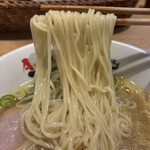 塩中華そば おかだ - 麺リフトあっぷヽ(｡･ω･｡)ﾉ