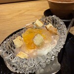 京味 もと井 - ＜デザート＞
      ●ココナッツミルク葛豆腐、にじゅうまる蜜柑、桜葉っぱ刻み、桜花びら桜ジュレ、ミニラスク