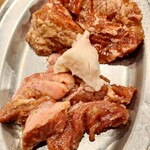 ホルモンハジメ - 豚カシラと豚ハラミ