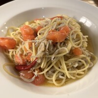 ピッツェリア ポンテチェントロ 佃店 - しらすとフルーツトマトのアーリオオーリオ ピッツェリア ポンテチェントロ 佃店 - しらすとフルーツトマトのアーリオオーリオ