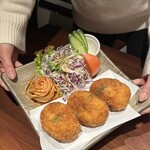 せいもん払い - 海鮮ゴロゴロコロッケ。大きさはこれくらい