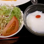 味鮮餃子 - 味鮮餃子 日本橋店 ランチ定食に付くミニサラダと杏仁豆腐