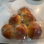 ドンクエディテ - 料理写真:ドンク ブドウちぎりパン