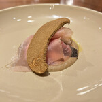 ガストロノミアヘリテージヨコハマ - 前菜３　ブラウンマッシュルーム、プッラッターチーズ、生ハム、黒トリュフのスライス