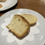 ガストロノミアヘリテージヨコハマ - 自家製パン、チャバッタ＆ローズマリーの香りのフォカッチャ