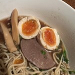 琉 肉、酒、ときどき魚。 - 【兎ラーメン＝味玉】
