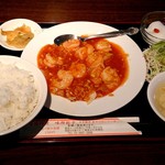 味鮮餃子 - 味鮮餃子 日本橋店 エビチリソース定食 780円（税込）