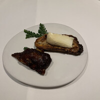 recte - アミューズのチーズは超美味しくレーズンパンとの相性が抜群