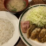 かつれつ四谷たけだ - ライスと味噌汁も美味しい