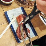 磯丸水産 - 赤穂の友人がカットしてくれました！