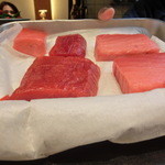 う越貞 - ニュージーランドから空輸の生インドマグロの漬け丼