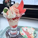 カフェ ブルーゾーン - いちご(う)パフェ　と娘ちゃん貰った009のコースター(どのキャラクターになるかはランダム)