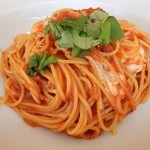 イータリア - トマトとバジルとモッツァレラチーズのパスタ
