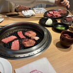 和牛放題の殿堂 秋葉原 肉屋横丁 焼肉 - 