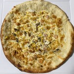 ロピア - ホワイトソースのシーフードピザ