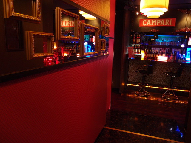 山形の人気バー『チャーリーブラウン』- カクテルとライブで楽しむ夜