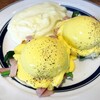 Eggs'n Things - Eggs'n Benedicts ホウレン草とベーコン