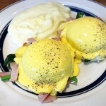 Eggs'n Things - Eggs'n Benedicts ホウレン草とベーコン