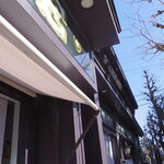 エーグルドゥース - 行列に加わりお店を仰ぎ見てパチリ