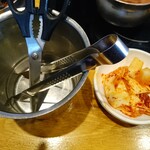 서울24시감자탕 - 小さく切ったキムチ