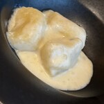 Trattoria Da KENZO - ニョッキ！これは虜になる味でした。見た目は地味ですが、パンが止まりません。