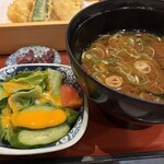 まるさ水産 - たっぷり味噌汁とサラダまで