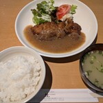 社 - チキンカツ定食　700円