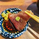 よりみち食堂 - カツオの刺身（アップ）