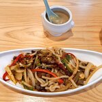 オアシス・ルート - 高菜牛肉ミーフェン。ラムのスープ。