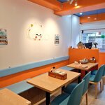 オアシス・ルート - 入って右側。