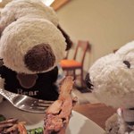 ビストロ ティアボ - 中からホロホロ鶏のソテーがでてきたよ。
      ボキらはホロホロ鶏って初めて食べたんだけど、臭みはなく
      やわらかくてジューシーなお味です。
      は～い、ちびつぬ、あ～んして～ちびつぬ「美味しい～」