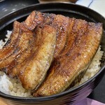 うな富 - 蒸してあるのかと思ったら焼いているタイプのうなぎでビックリ！