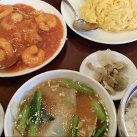 三和楼 - ランチ 小エビのチリソース 990円 ＋右上 貝柱入り玉子ランチ