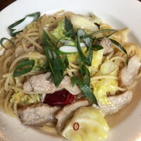 渋谷アチェーゾ - パスタB 豚トロと春キャベツ・九条ネギのペペロンチーノ　1,000円