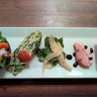 スペイン料理 La Cazuela 三ノ宮 ミント神戸店 - 前菜色々