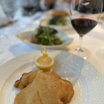 銀座 ハプスブルク・ファイルヒェン - ウィンナー・シュニッツェルは、ソースなしでレモンだけでいただきます。