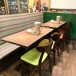 ラティーノ - 店内雰囲気、座席。