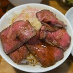 キッチン ブルー グローブ - ローストビーフをシフトして