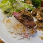 キッチン ブルー グローブ - またローストビーフを先にいただき