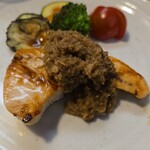 キッチン ブルー グローブ - 正面から、めかじきはカマの部分かな？