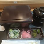 鰻の成瀬 神戸三宮店 - こんな感じできます。ちなみにこのネギは味変を楽しむためのものだそうです