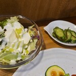 キッチン ブルー グローブ - サラダ、お新香のアップ