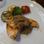 キッチン ブルー グローブ - めかじきポワレのアップ