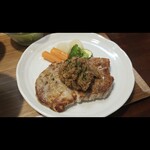 キッチン ブルー グローブ - 同年４月の豚ロースソテー　XO醤仕立て茸のデュクセル添え 