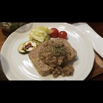 キッチン ブルー グローブ - 同年３月の豚挽肉とチーズのテリーヌ　トリュフ香る茸のデュクセル 