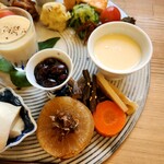 季より - 茶碗蒸し・黒豆蜜煮・ずいき金平・蓮根醤油漬け・人参梅煮・大根出汁煮