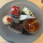 ブッフェアンドカフェ スロープサイドダイナー ザクロ - 