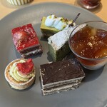 ブッフェアンドカフェ スロープサイドダイナー ザクロ - 